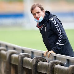 Arrasate ensaya con Jony y Juan Cruz en la izquierda