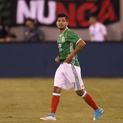 'Tecatito' Corona declina de la Selección Mexicana para Copa Confederaciones