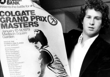 Uno de los récords de precocidad más increíbles de la historia del tenis lleva la firma de John McEnroe. El 1978, a la edad de 19 años, 10 meses y 22 días, el estadounidense se proclamó campeón de las Finals ante a su compatriota Arthur Ase en Nueva York, lo que supuso una fiesta total para el tenis norteamericano. Cabe señalar que, McEnroe es también el jugador con más títulos si sumamos el torneo individual y el de dobles, con un total de 10 trofeos (3 individuales y 7 por parejas). Por el contrario, el tenista que se lleva el honor de ser el campeón más veterano de este torneo es Roger Federer. El suizo se llevó el título en Londres en 2011 ante Jo-Wilfried Tsonga con 30 años, 3 meses y 12 días.