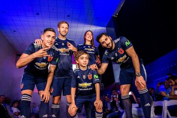 La U presenta camiseta que rememora el azul del '94