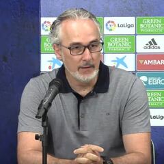 Torrecilla revela sus objetivos: un central, un centrocampista defensivo y dos delanteros