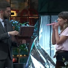 El regalo más 'picante' a Broncano: "¿Qué es esto?"