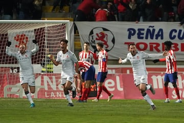 Tras una temporada irregular, en la vuelta de la Copa del Rey a partido único una Cultural Leonesa enorme dio la sorpresa al eliminar al Atlético. Marcó Correa pero remontaron los leoneses por empuje y las paradas de su portero, Lucas Giffard.