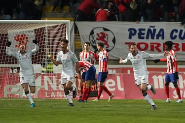 Tras una temporada irregular, en la vuelta de la Copa del Rey a partido único una Cultural Leonesa enorme dio la sorpresa al eliminar al Atlético. Marcó Correa pero remontaron los leoneses por empuje y las paradas de su portero, Lucas Giffard.