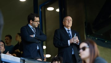 Fernando Roig padre e hijo, en el palco de La Cerámica.