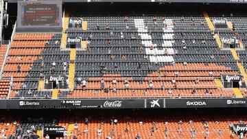 16/05/21 PARTIDO PRIMERA DIVISION 
 VALENCIA  -  EIBAR 
 VUELTA PUBLICO SEGUIDORES ESTADIO MESTALLA PANDEMIA CORONAVIRUS GRADA 