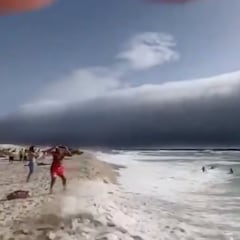 A “tsunami of clouds” hits Portugal’s beaches