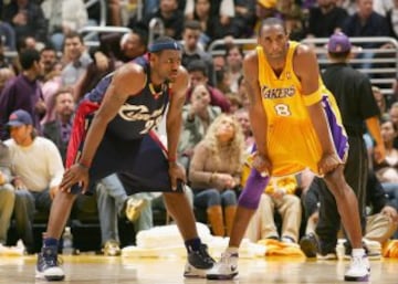 LeBron James y Kobe Bryant en 2006.