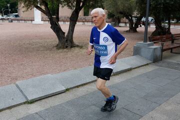 Alfonso Navarro corriendo por la Plaza de Colón (Madrid).