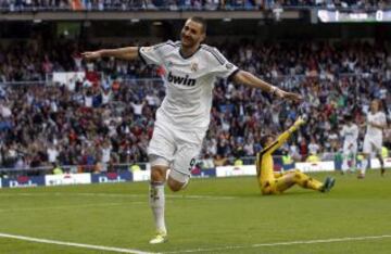 Karim Benzema celebra su gol, que supone el 2-0.