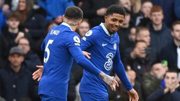 London (United Kingdom), 04/03/2023.- Wesley Fofana of Chelsea (R) celebrates after scoring during the English Premier League soccer match between Chelsea FC and Leeds United in London, Britain, 04 March 2023. (Reino Unido, Londres) EFE/EPA/Andy Rain EDITORIAL USE ONLY. No use with unauthorized audio, video, data, fixture lists, club/league logos or 'live' services. Online in-match use limited to 120 images, no video emulation. No use in betting, games or single club/league/player publications
