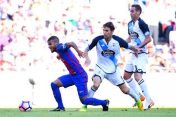 BARCELONA, SPAIN - OCTOBER 15:  Rafinha Alcantara of FC Barcelona competes for the ball with Pedro Mosquera (L) and Fernando Navarro of RC Deportivo La Coruna during the La Liga match between FC Barcelona and RC Deportivo La Coruna at Camp Nou stadium on 