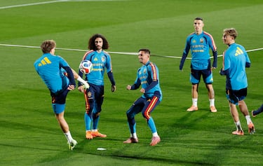 Pablo Barrios, Marc Cucurella, Yeremy Pino, Alejandro Grimaldo y Dean Huijsen.