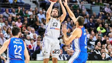 MADRID, SPAIN - NOVEMBER 10: Sergio Llull of Real Madrid shoots during the 2022/2023 Turkish Airlines EuroLeague Regular Season Round 7 match between Real Madrid and Anadolu Efes Istanbul at Wizink Center on November 10, 2022 in Madrid, Spain. (Photo by Sonia Canada/Getty Images)