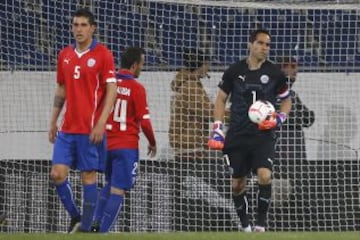 Claudio Bravo y el lamento por el segundo gol de Irán.