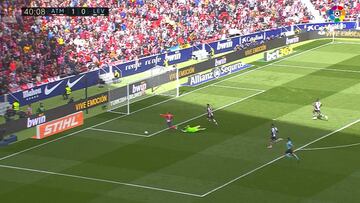 Gil Manzano no pitó penalti en esta caída de Griezmann