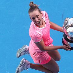 Mertens y Sabalenka celebran su triunfo en Australia