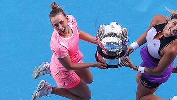 Mertens y Sabalenka celebran su triunfo en Australia