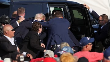 Republican presidential candidate and former U.S. President Donald Trump gets into a vehicle with the assistance of U.S. Secret Service personnel after he was shot in the right ear during a campaign rally at the Butler Farm Show in Butler, Pennsylvania, U.S., July 13, 2024. REUTERS/Brendan McDermid