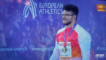 Alberto Gonz&aacute;lez celebra su triunfo en la prueba de lanzamiento de martillo en los Europeos Sub-23.