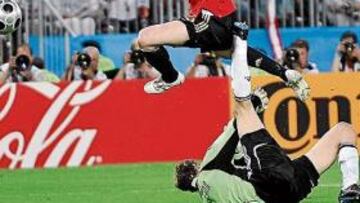 <b>VELOZ. </b>Torres superó a Lehman y nos dio la segunda Eurocopa.