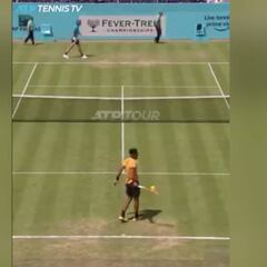 ¿El heredero de Federer? Auger-Aliassime ya hace los mismos trucos con solo 19 años