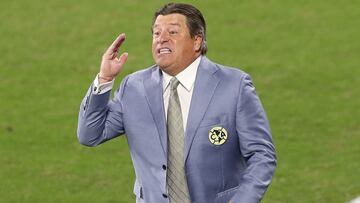 Miguel Herrera fue destituido del América y a pesar de que ha sonado para dirigir en la MLS. Sus antecedentes de conducta podrían impedirlo.