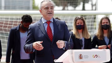 Jose Manuel Franco, presidente del CSD, en un acto en el que hizo entrega al Bar&ccedil;a de la Placa de Oro al M&eacute;rito Deportivo. 