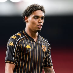 Ronaldinho Jr. tropieza