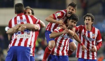 Alegría de los jugadores del Atlético de Madrid por el gol de Diego Costa.