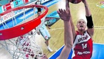 <b>ANÉCDOTA. </b>Lampe supera al esloveno Slokar en un rebote.