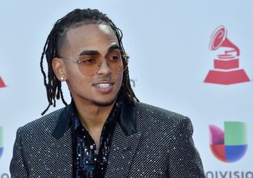 Ozuna en la alfombra roja de los Grammy Latinos 2018.