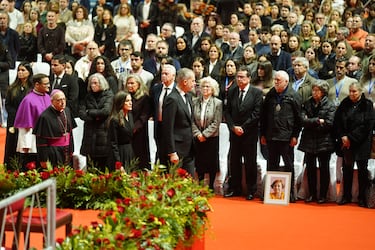 El Rey Felipe VI y la Reina Letizia, durante la misa funeral.