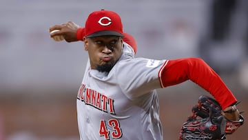 El equipo de Los Angeles adquirió al hermano de Edwin Díaz mediante un canje con los Cincinnati Reds a cambio del prospecto Mike Villani.