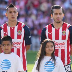 Chivas renueva a Piojo y Mozo