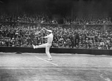 René Lacoste contra su compatriota Jean Borotra durante el torneo de Wimbledon el 4 de junio de 1925. Ganó tres veces el Campeonato Francés, en 1925, 1927 y 1929.