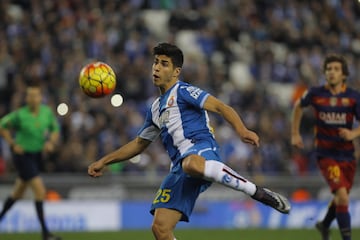 Para la temporada 2015-2016 fue cedido al Espanyol y se firmó con el club catalán una cláusula de penalización económica si el jugador no era alineado en al menos 30 partidos durante la temporada, para que de esa manera no se viera afectada su proyección.