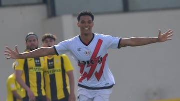 Etienne Etoo, víctima de gritos racistas