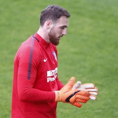Los fans del Liverpool piden a Oblak antes que a Alisson