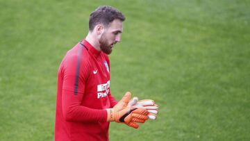 Oblak, durante un entrenamiento con el Atl&eacute;tico.