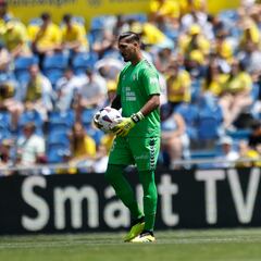 Álvaro Valles, el Betis y sus lamentos en la grada del Gran Canaria