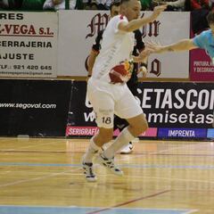 Segovia y Movistar empatan y homenajean a Cecilio Rodríguez