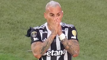 Vargas pudo convertirse en ídolo del Mineiro con estas dos chances de gol: ¡no se puede creer!