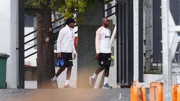Kondogbia vuelve a pisar césped y Garay completa la sesión