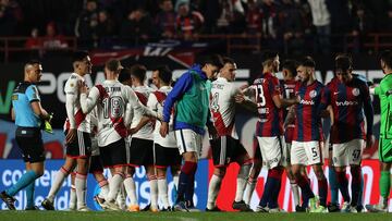 River Plate's and San Lorenzo's players argue during the end of the Argentine Professional Football League Tournament 2023 match at the Pedro Bidegain stadium in Buenos Aires, on July 8, 2023. (Photo by ALEJANDRO PAGNI / AFP)