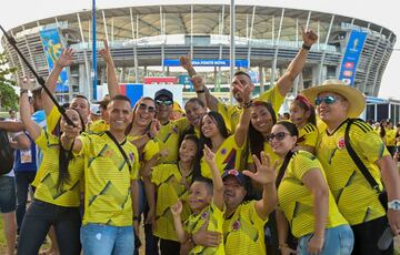 La Selección Colombia y la Selección Argentina se enfrentaron en la primera fecha del grupo B de la Copa América. Las hinchadas ambientaron la Arena Fonte Nova antes, durante y después del encuentro. 