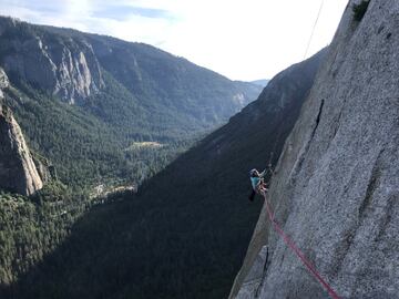 Selah Schneiter se han convertido en la persona más joven (10 años) es escalar el muro de Yosemite situado en las montañas de Sierra Nevada de California.