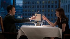 Jamie Dorman y Dakota Johnson en sus papeles de la saga Grey, Christian Grey y Anastasia Steele.