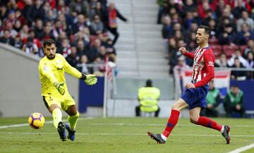 El croata inauguró el marcador en el Metropolitano al rematar con la parte baja del abdomen un buen centro de Arias.