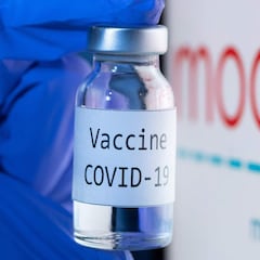 Voluntarios de los ensayos de la vacuna de Moderna desarrollan efectos secundarios raros